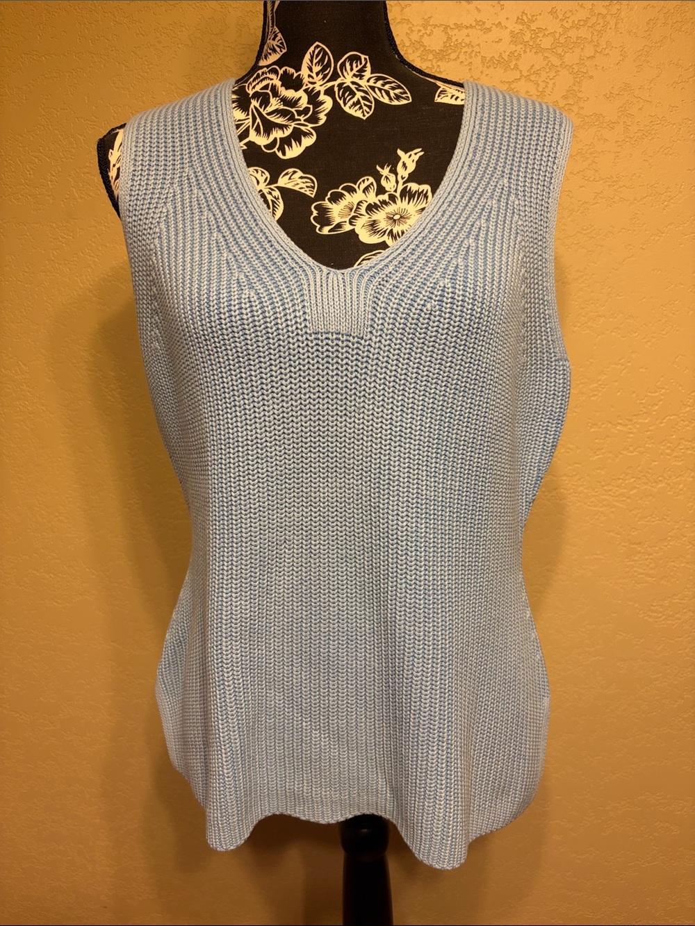 Tommy Bahama Sky Blue V-Neck Knit Sleeveless Tank